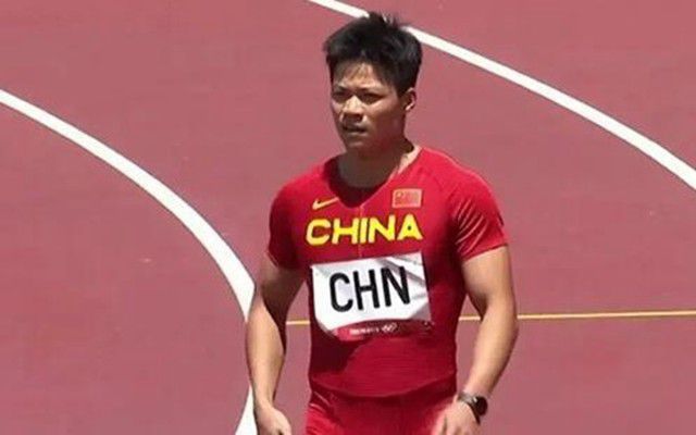 美女打扑克